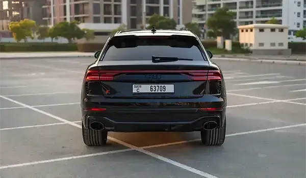 تأجير أودي RSQ8 الأسود في دبي — صورة 4 من 7
