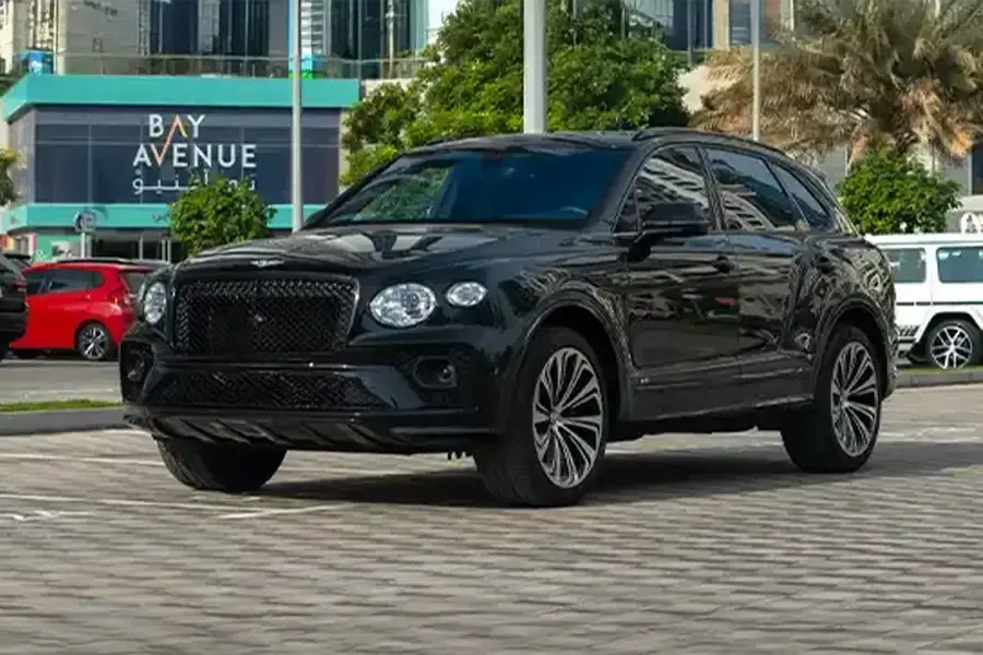 Rent Bentley Bentayga Black in Dubai — photo 2 of 9