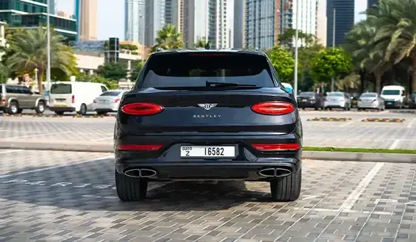 Rent Bentley Bentayga Black in Dubai — photo 4 of 9