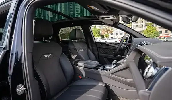 Rent Bentley Bentayga Black in Dubai — photo 6 of 9
