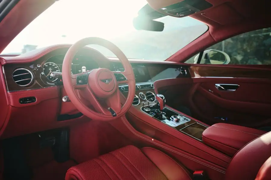 เช่ารถ Bentley Continental GT สีขาวในดูไบ — รูปที่ 5 จาก 6