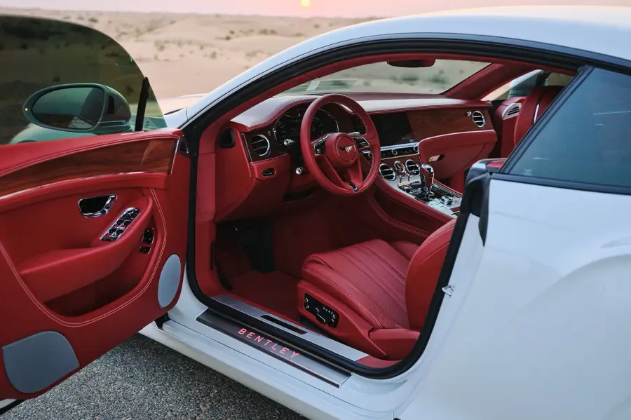 เช่ารถ Bentley Continental GT สีขาวในดูไบ — รูปที่ 6 จาก 6