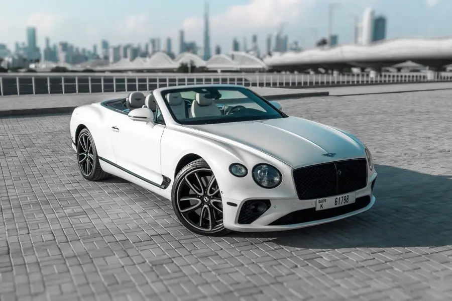 تأجير بنتلي كونتيننتال GTC الأبيض في دبي — صورة 2 من 5