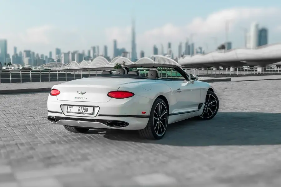 تأجير بنتلي كونتيننتال GTC الأبيض في دبي — صورة 5 من 5