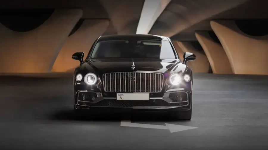 Rent Bentley Flying Spur Black in Dubai — photo 3 of 8