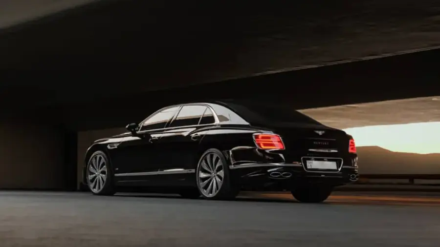Rent Bentley Flying Spur Black in Dubai — photo 5 of 8
