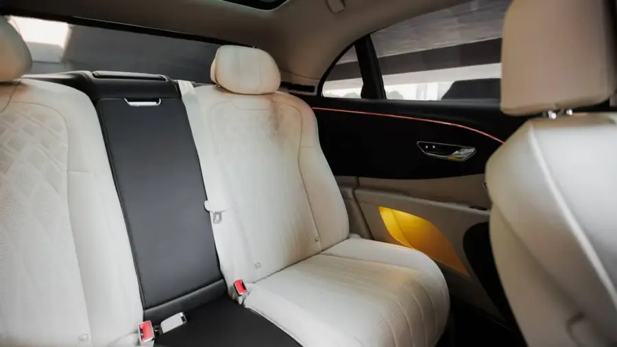 Rent Bentley Flying Spur Black in Dubai — photo 7 of 8
