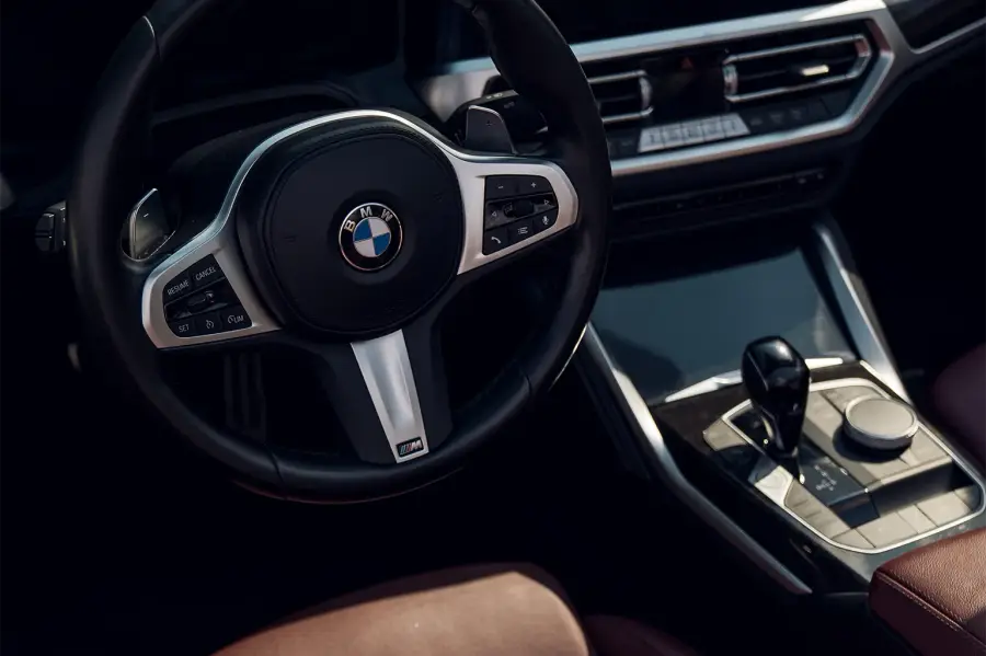 Rent BMW 420i Cabriolet White in Dubai — photo 3 of 4
