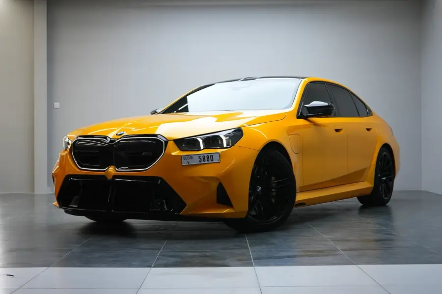 Rent BMW M5 Yellow in Dubai — photo 2 of 6