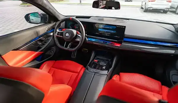 เช่ารถ BMW M5 Competition สีเทาในดูไบ — รูปที่ 6 จาก 7