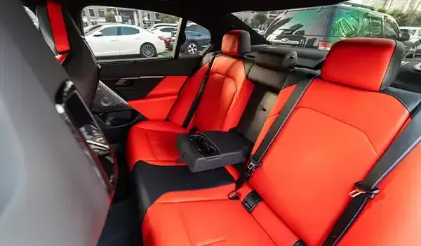 เช่ารถ BMW M5 Competition สีเทาในดูไบ — รูปที่ 7 จาก 7