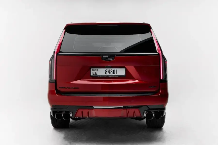 دبئی میں Cadillac Escalade V سرخ کرایہ پر لیں — تصویر 3 از 6