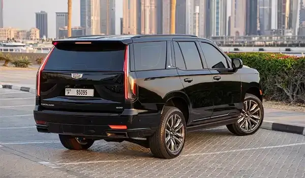 เช่ารถ Cadillac Escalade สีดำในดูไบ — รูปที่ 3 จาก 6