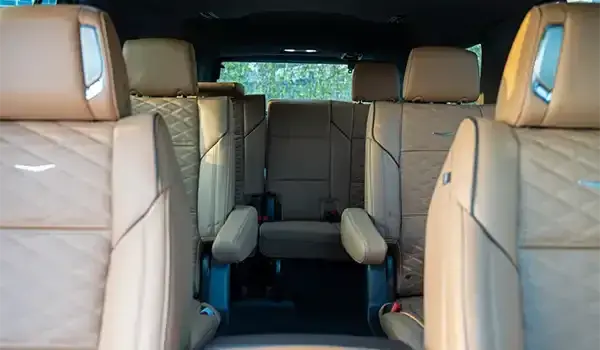 เช่ารถ Cadillac Escalade สีดำในดูไบ — รูปที่ 6 จาก 6