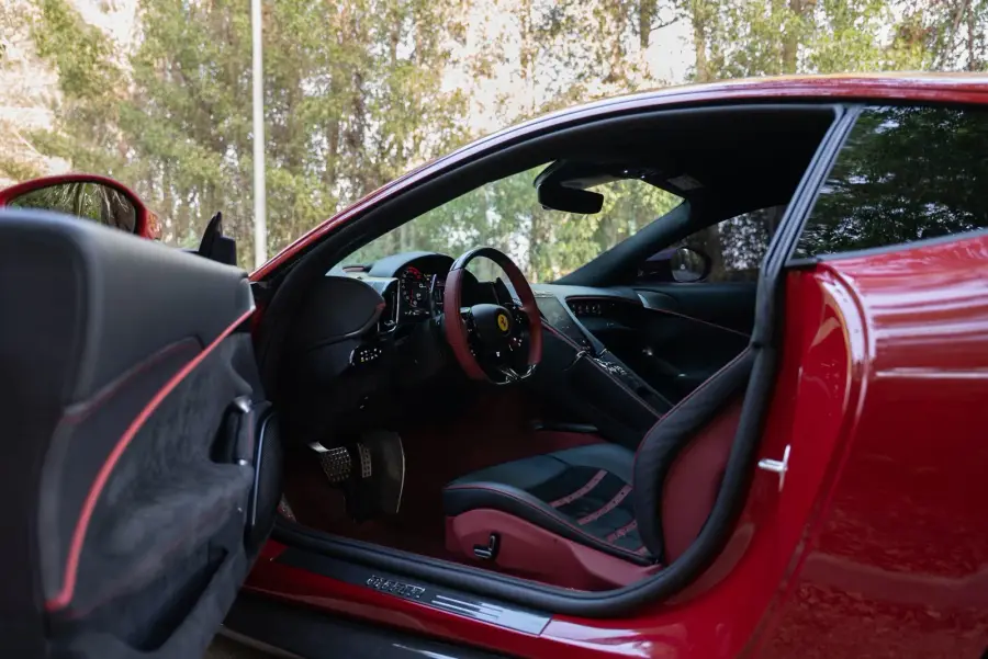 Аренда Ferrari Roma Красный в Дубае в аренду в Дубай, ОАЭ — Ferrari — фото 7 из 9