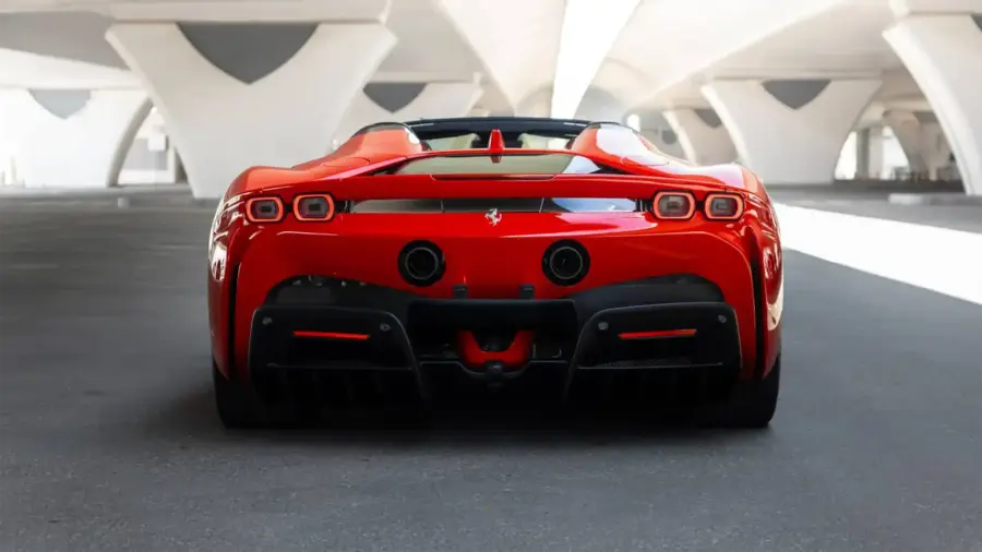 Аренда Ferrari SF90 Красный в Дубае в аренду в Дубай, ОАЭ — Ferrari — фото 5 из 9