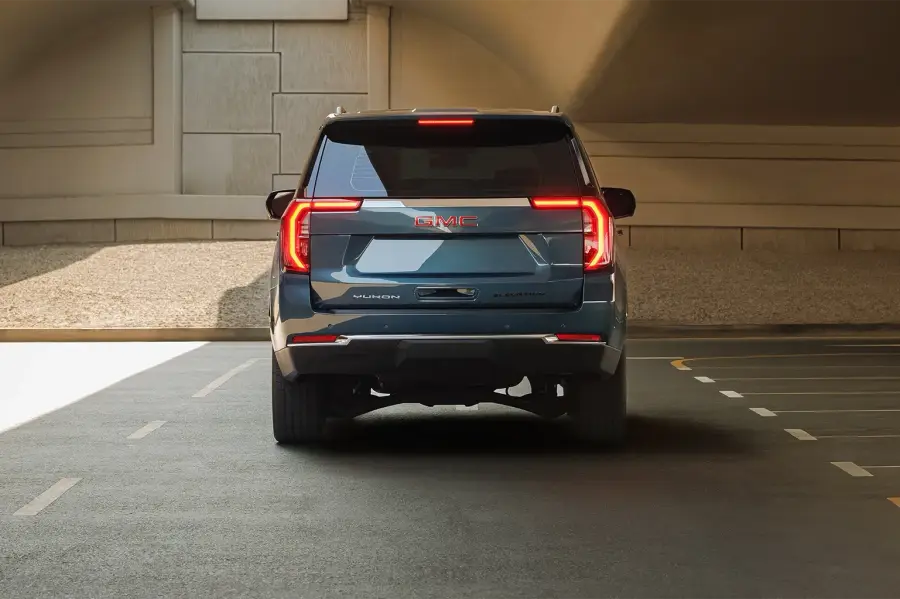 Rent GMC Yukon Denali Black in Dubai — photo 3 of 7