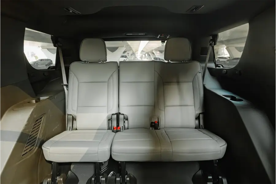 Rent GMC Yukon Denali Black in Dubai — photo 7 of 7