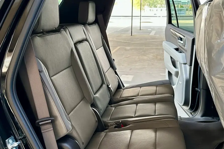 เช่ารถ GMC Yukon สีดำในดูไบ — รูปที่ 5 จาก 7