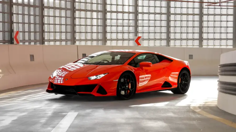 Rent Lamborghini Huracan Evo Red in Dubai — photo 2 of 7