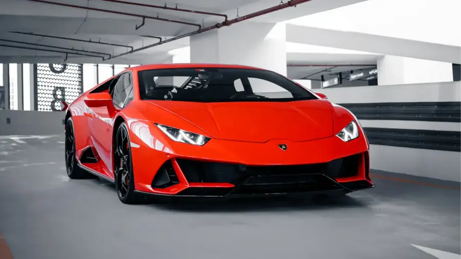 Rent Lamborghini Huracan Evo Red in Dubai — photo 3 of 7