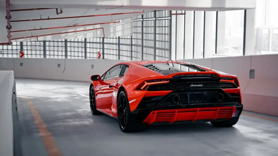 Rent Lamborghini Huracan Evo Red in Dubai — photo 5 of 7