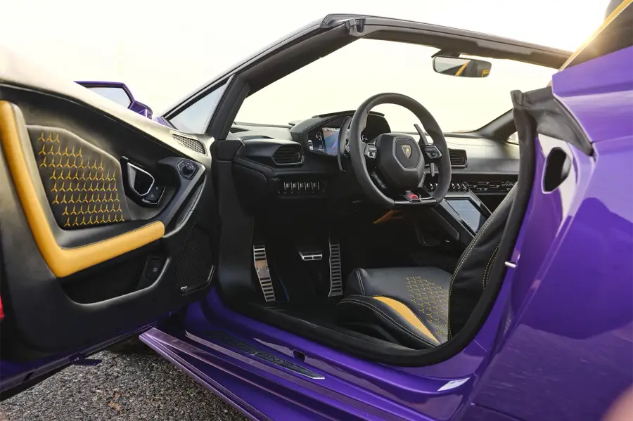 Rent Lamborghini Huracan Purple in Dubai — photo 4 of 5