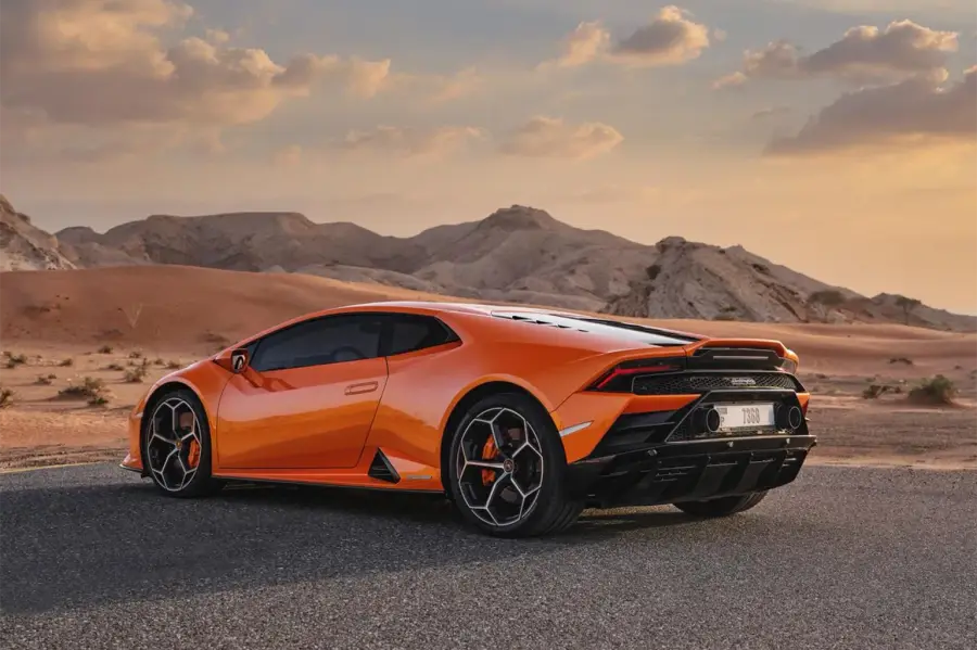 Rent Lamborghini Huracan Orange in Dubai — photo 3 of 6