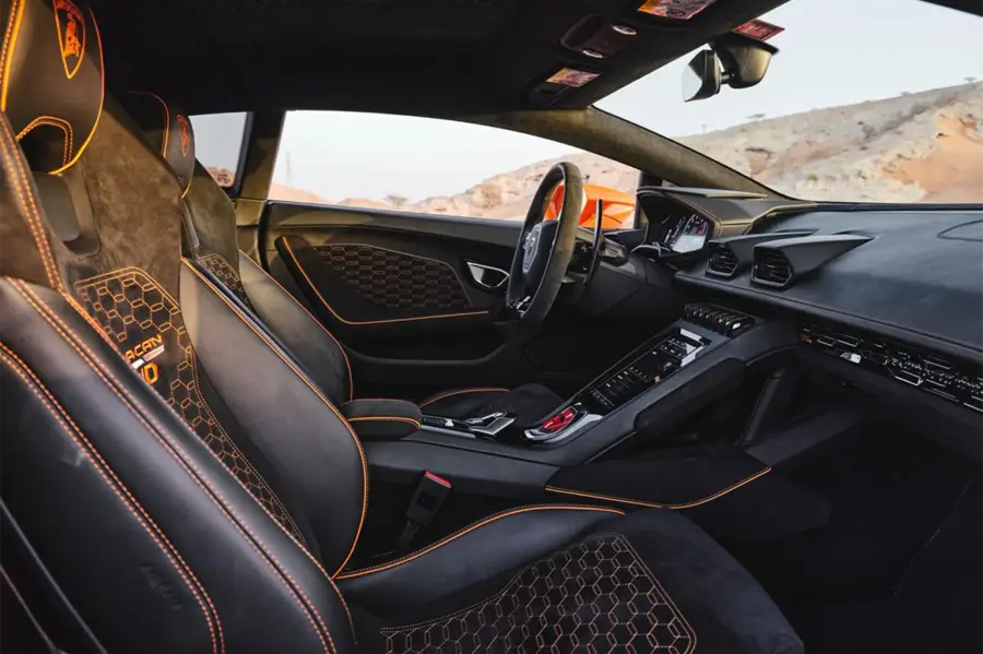Rent Lamborghini Huracan Orange in Dubai — photo 5 of 6