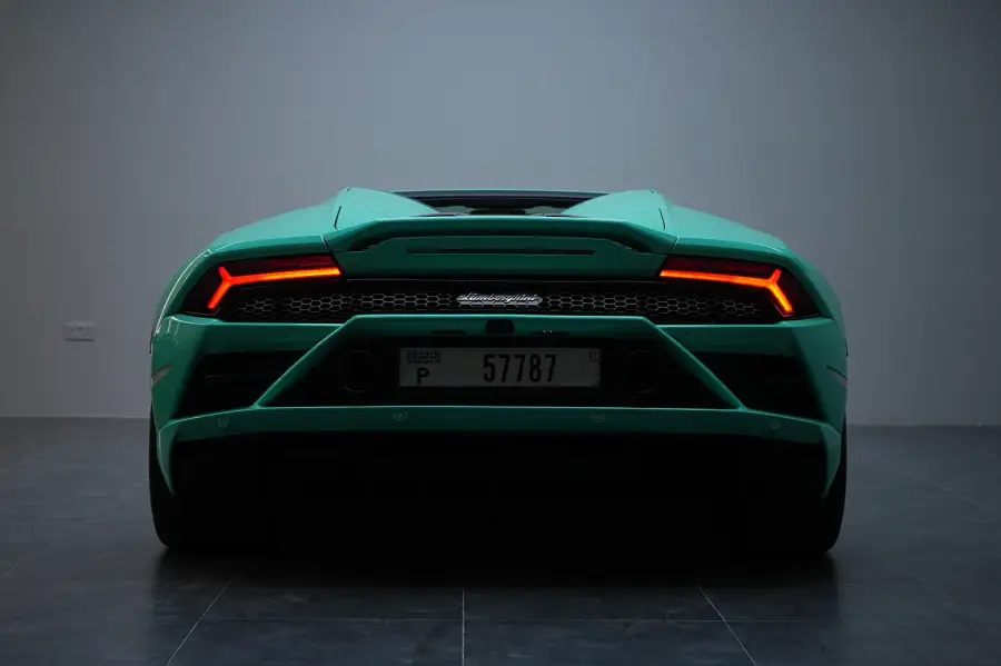 Rent Lamborghini Huracan Evo Blue in Dubai — photo 6 of 6