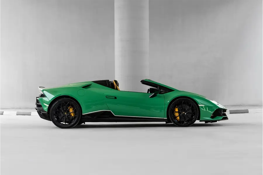 Rent Lamborghini Huracan Evo Spider Green in Dubai — photo 2 of 6