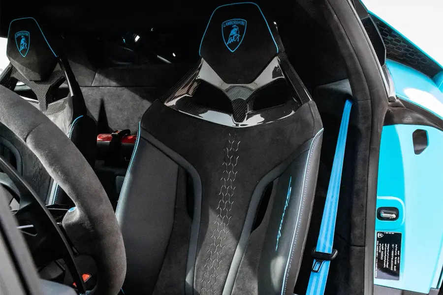 Rent Lamborghini Huracan Sterrato Blue in Dubai — photo 6 of 6