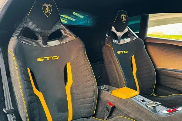 Rent Lamborghini Huracan STO Blue in Dubai — photo 8 of 9