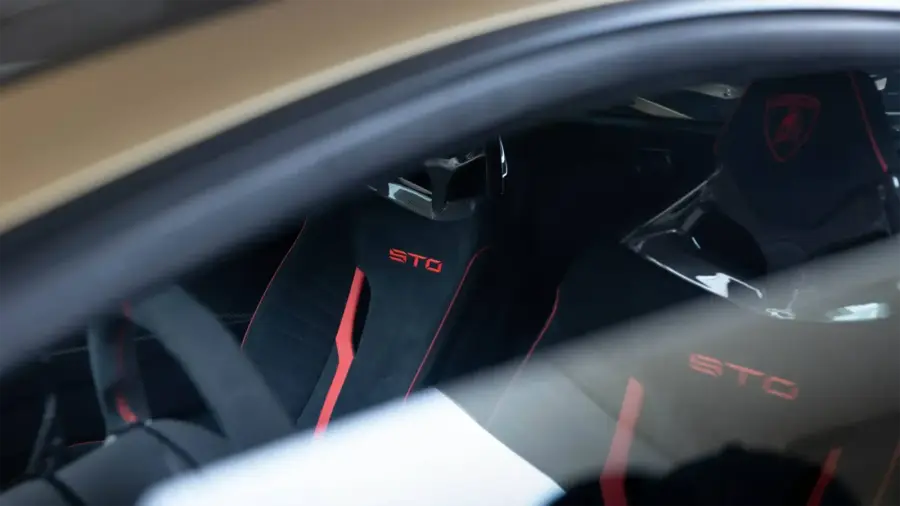 Rent Lamborghini Huracan STO Gold in Dubai — photo 8 of 9
