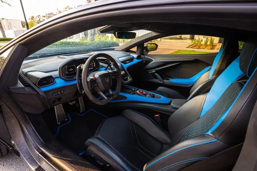 Rent Lamborghini Revuelto Black in Dubai — photo 6 of 7