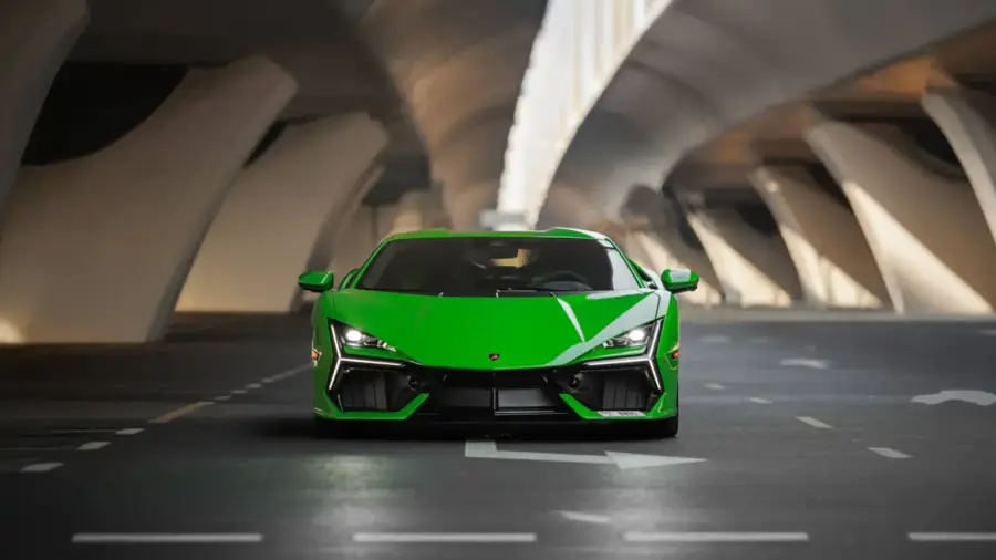 Rent Lamborghini Revuelto Green in Dubai — photo 5 of 7