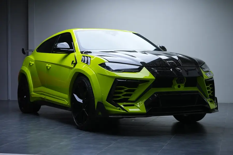 Alquila Lamborghini Urus Mansory Verde en Dubái — foto 2 de 6