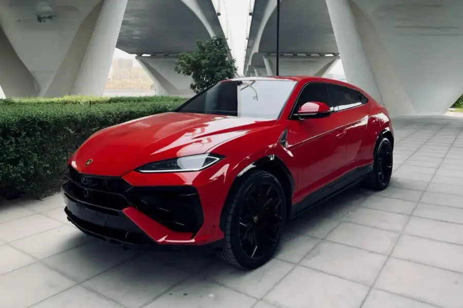 Rent Lamborghini Urus SE Red in Dubai — photo 2 of 6