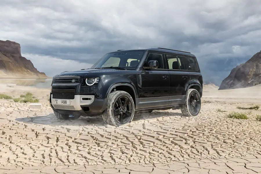 Rent Land Rover Defender Black in Dubai — photo 2 of 7