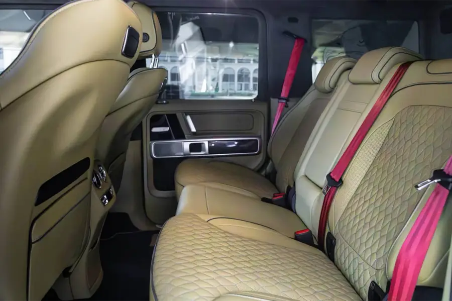 Rent Mercedes-Benz G800 Brabus Grey in Dubai — photo 6 of 7