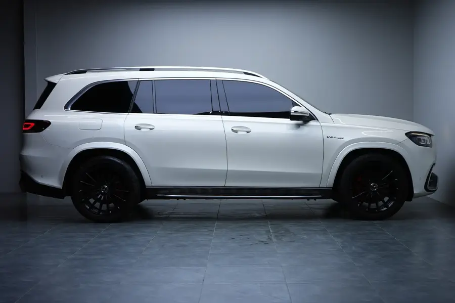 Rent Mercedes-Benz GLS63 White in Dubai — photo 2 of 7