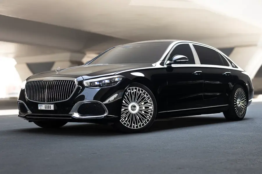 Rent Mercedes-Benz Maybach S580 Black in Dubai — photo 3 of 6