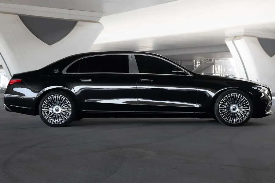 Rent Mercedes-Benz Maybach S580 Black in Dubai — photo 4 of 6