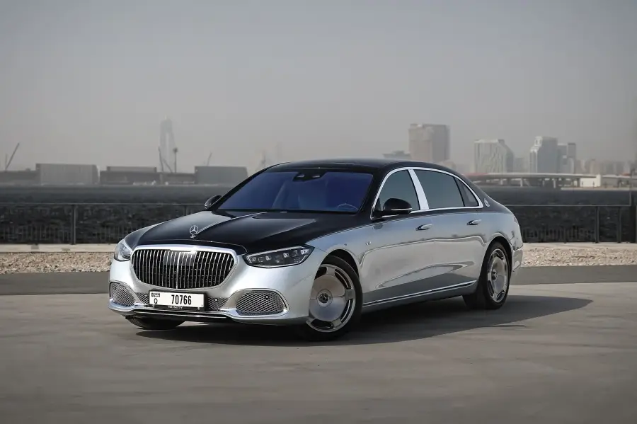 Rent Mercedes-Benz Maybach S680 Edition Silver in Dubai — photo 2 of 8
