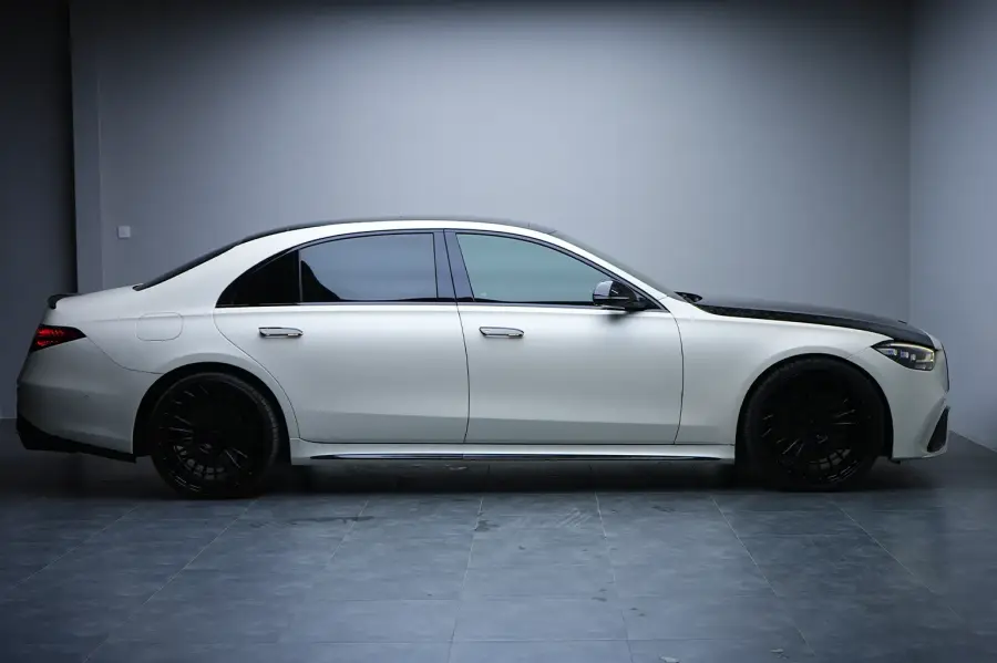 Rent Mercedes-Benz S580 Brabus White in Dubai — photo 2 of 8