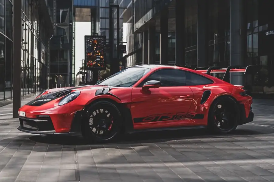 Rent Porsche 911 GT3 RS Red in Dubai — photo 4 of 5