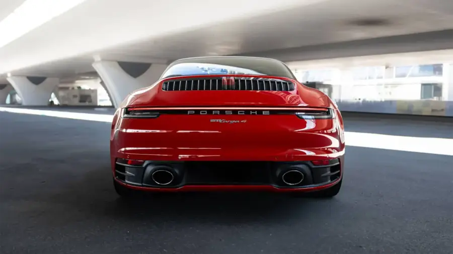 Rent Porsche 911 Targa Red in Dubai — photo 3 of 8