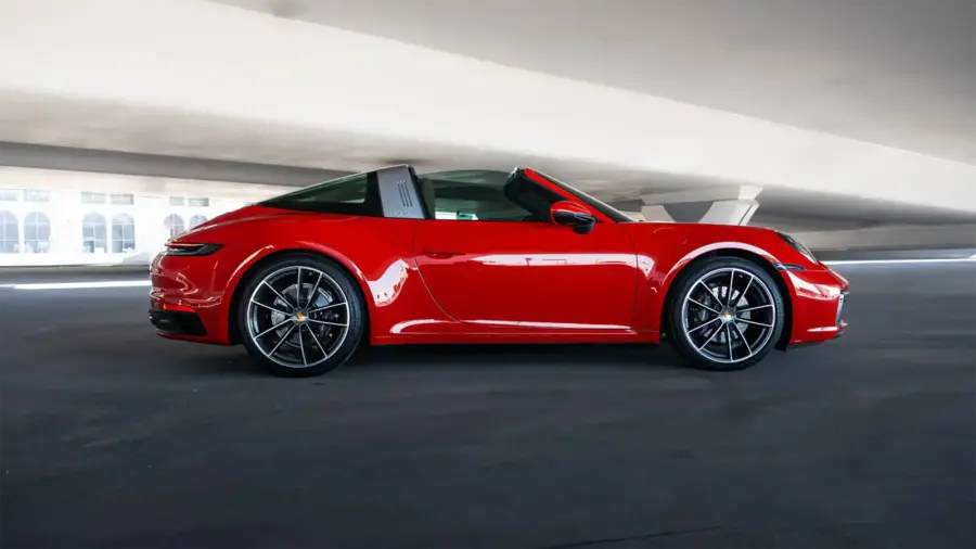 Rent Porsche 911 Targa Red in Dubai — photo 5 of 8