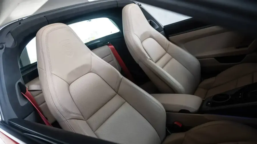 Rent Porsche 911 Targa Red in Dubai — photo 8 of 8