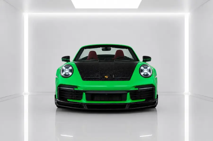 Rent Porsche 911 Turbo S Green in Dubai — photo 1 of 6